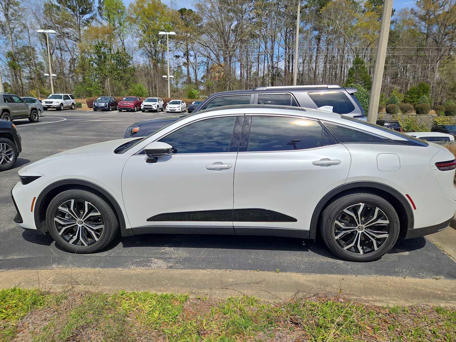 Used 2024 Toyota Crown Limited image 4