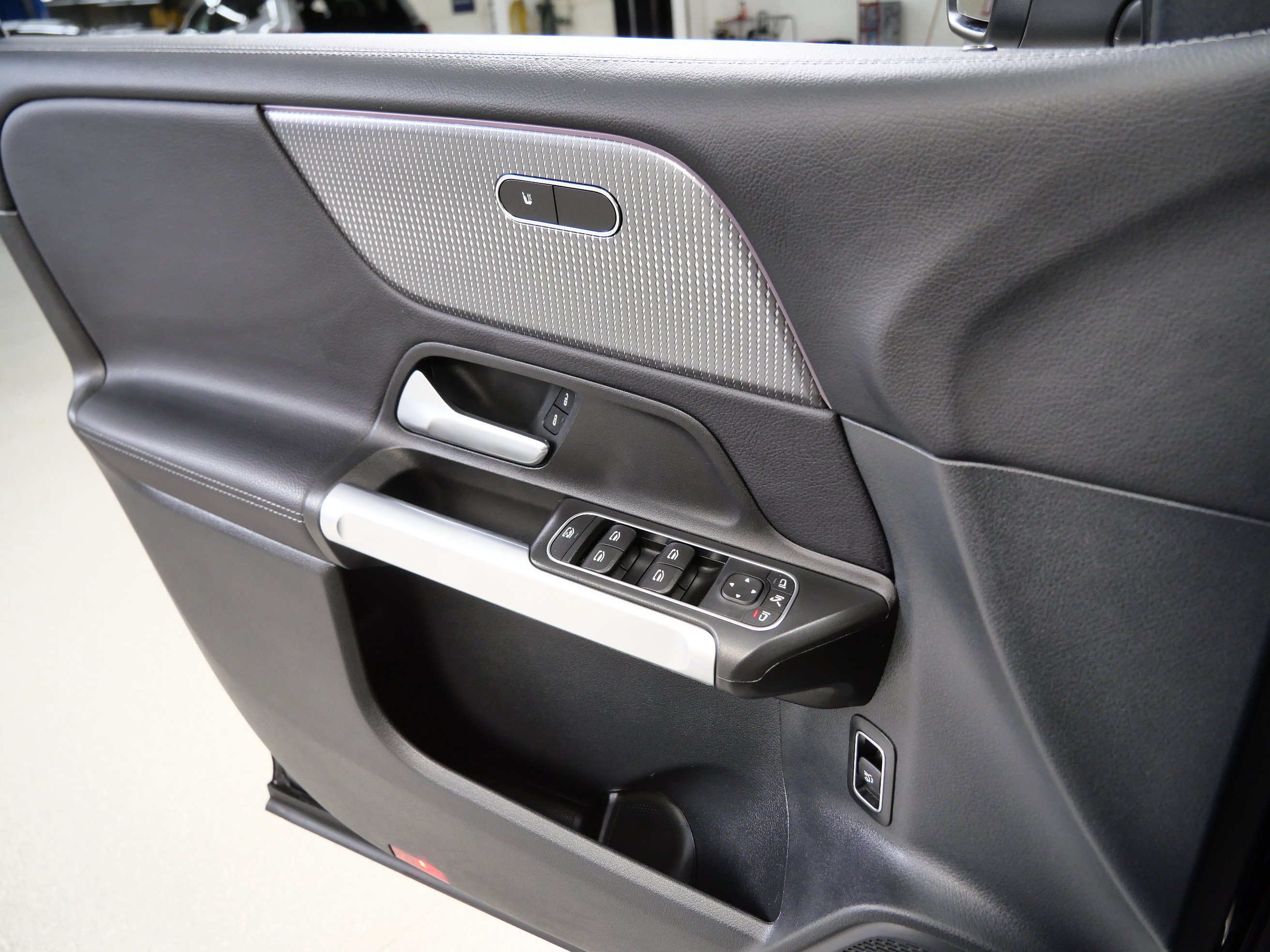 Certified 2022 Mercedes-Benz GLB 250 4MATIC image 32