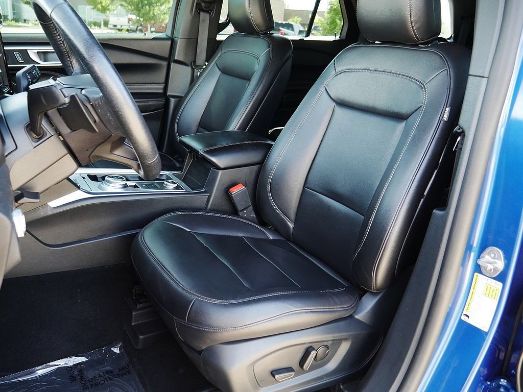 Used 2020 Ford Explorer XLT w/ Equipment Group 202A AWD/4WD image 15