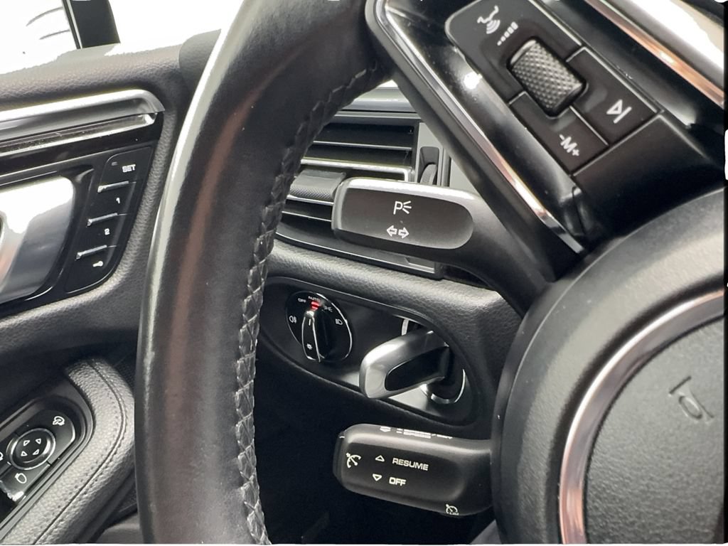 Used 2022 Porsche Macan AWD/4WD image 45