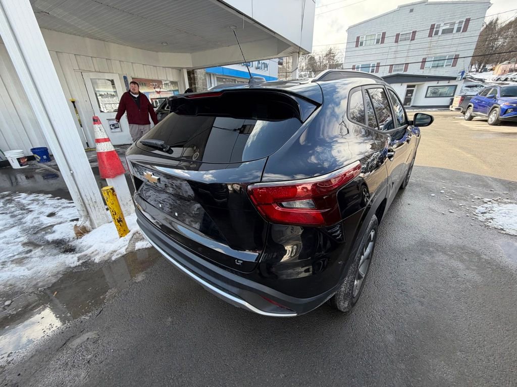 Used 2025 Chevrolet Trax LT image 5