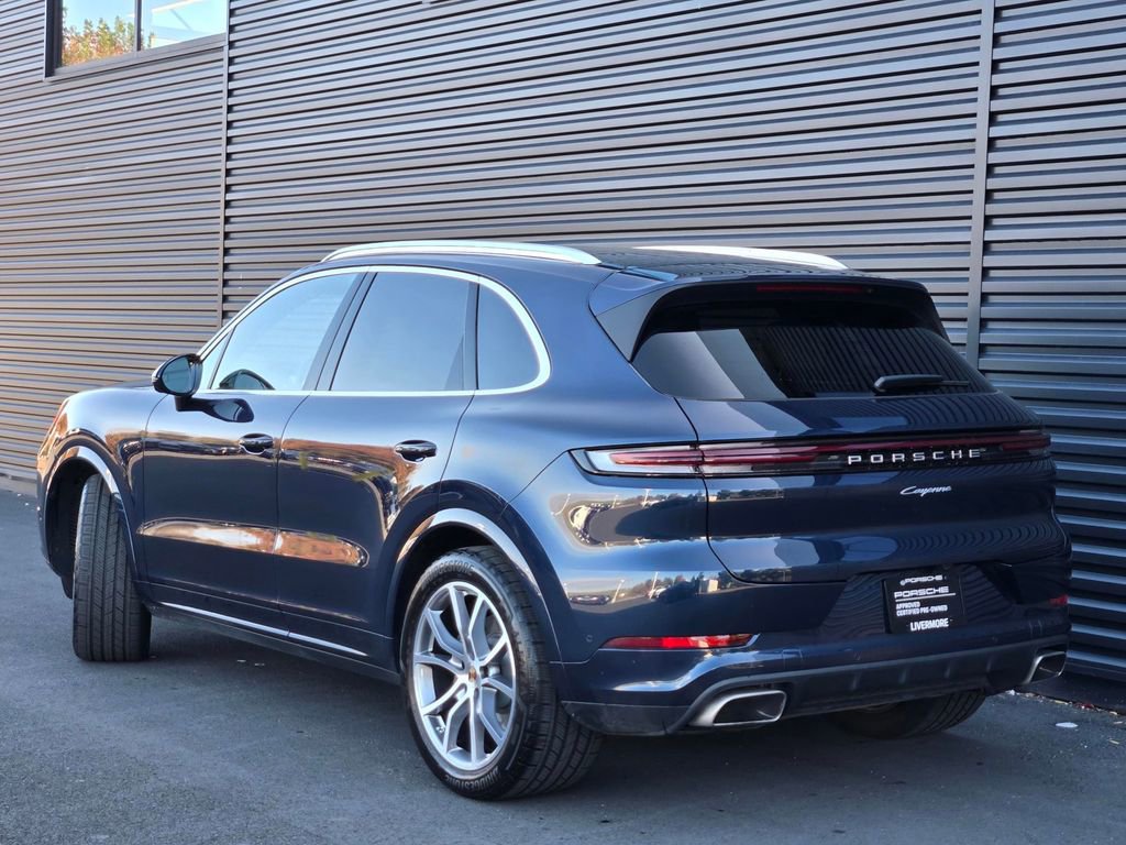 Certified 2025 Porsche Cayenne image 3