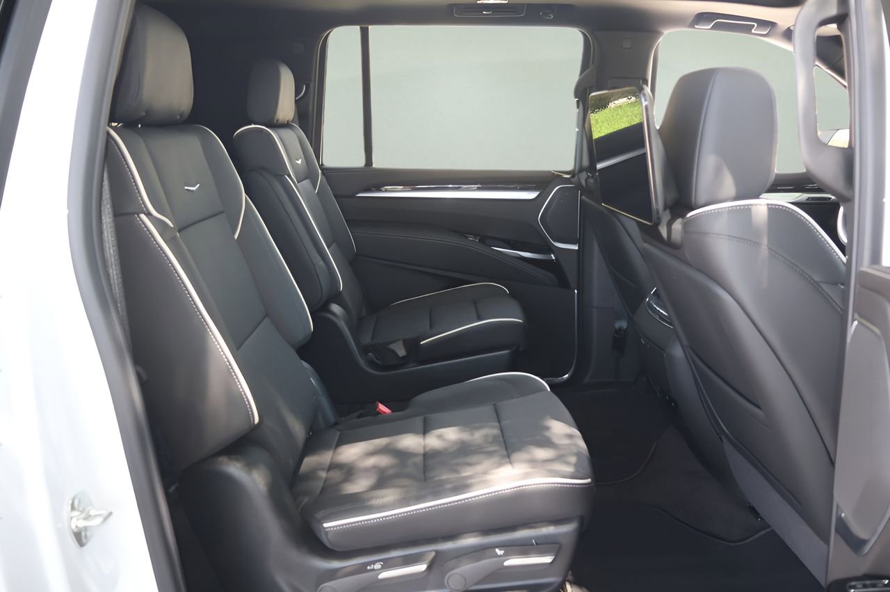 New 2026 Cadillac Escalade ESV Sport w/ LPO, ONYX Package AWD/4WD image 17
