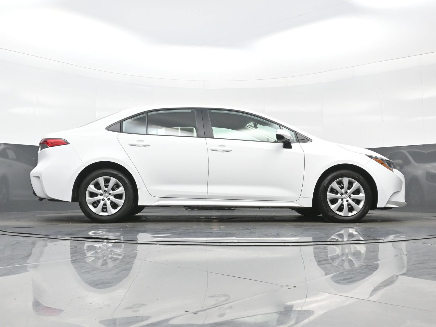 Used 2025 Toyota Corolla LE FWD image 31