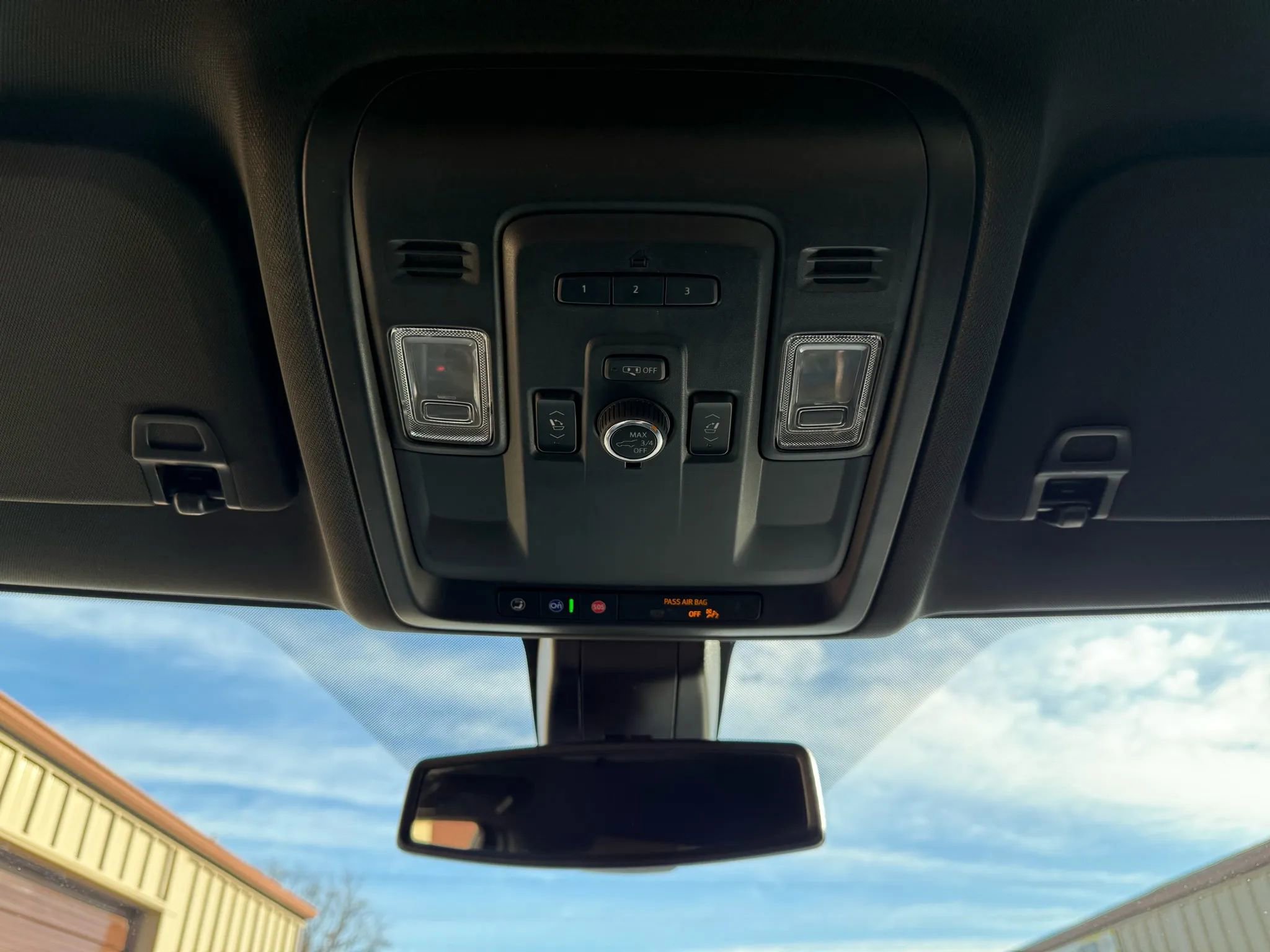 Used 2022 GMC Yukon XL SLT w/ SLT Luxury Package image 24