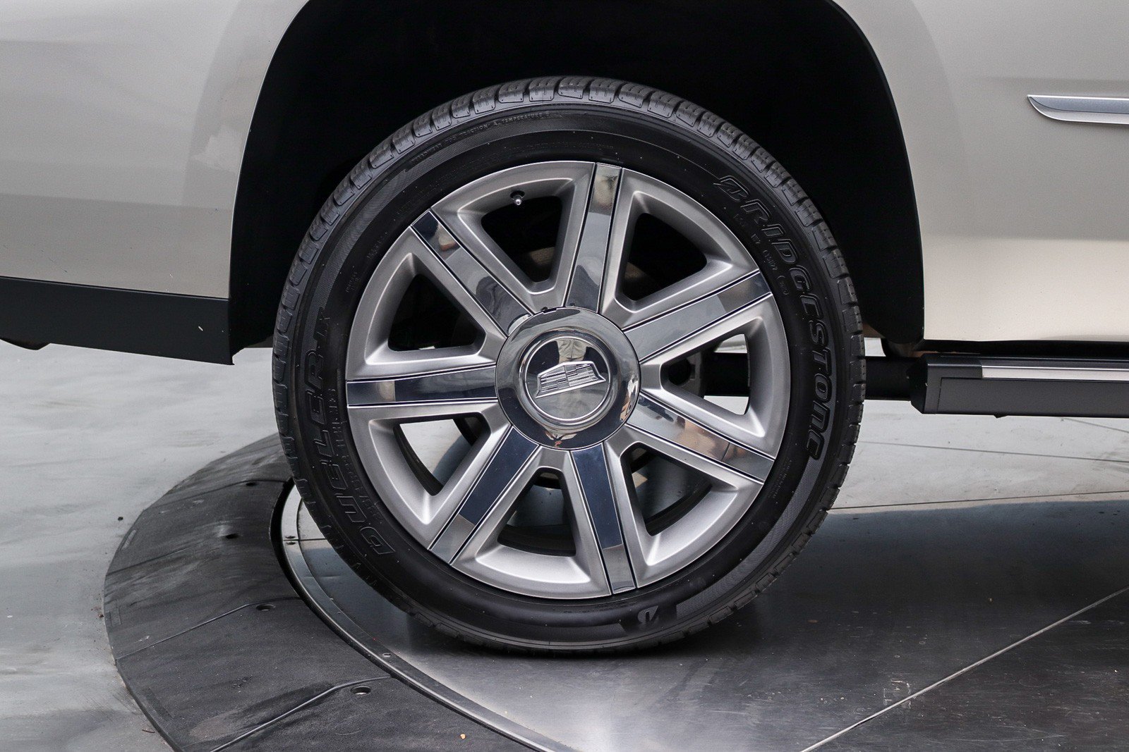 Used 2017 Cadillac Escalade Premium Luxury AWD/4WD image 22