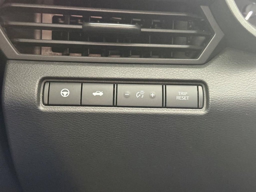 Used 2023 Nissan Altima 2.0 SR FWD image 32