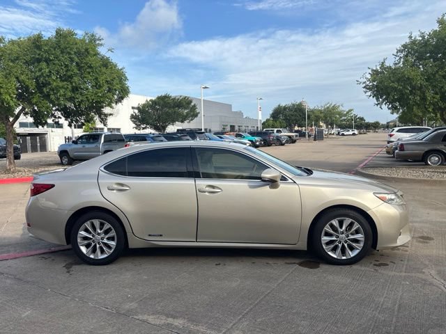Used 2013 Lexus ES 300h w/ Luxury Pkg FWD image 4