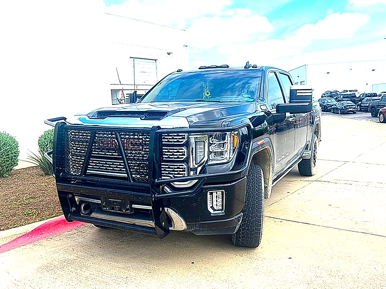 Used 2023 GMC Sierra 2500 Denali w/ Denali Black Diamond Edition image 2