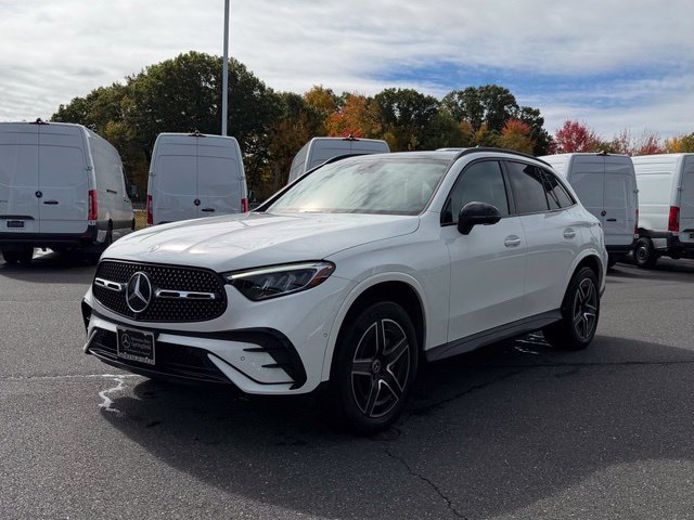 Used 2023 Mercedes-Benz GLC 300 4MATIC image 3