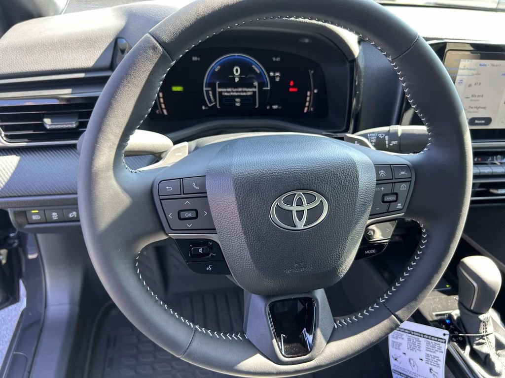 New 2026 Toyota Camry Hybrid FWD image 18
