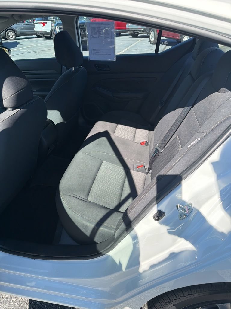 Used 2025 Nissan Altima 2.5 SV FWD image 9