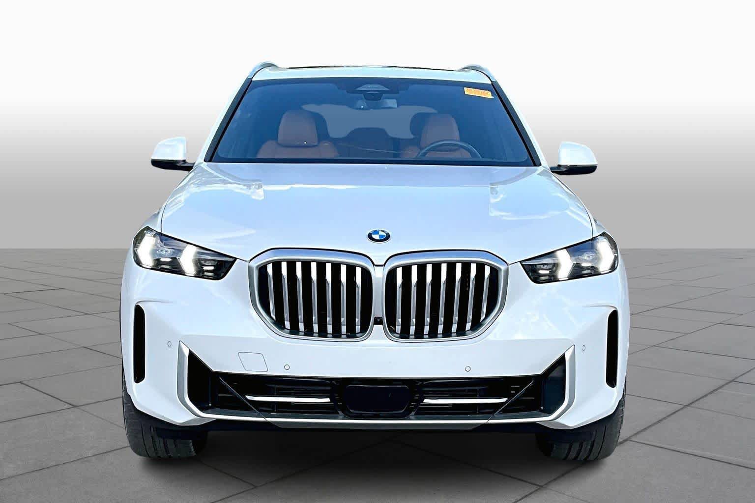 Used 2024 BMW X5 xDrive40i w/ Parking Assistance Package AWD/4WD image 3