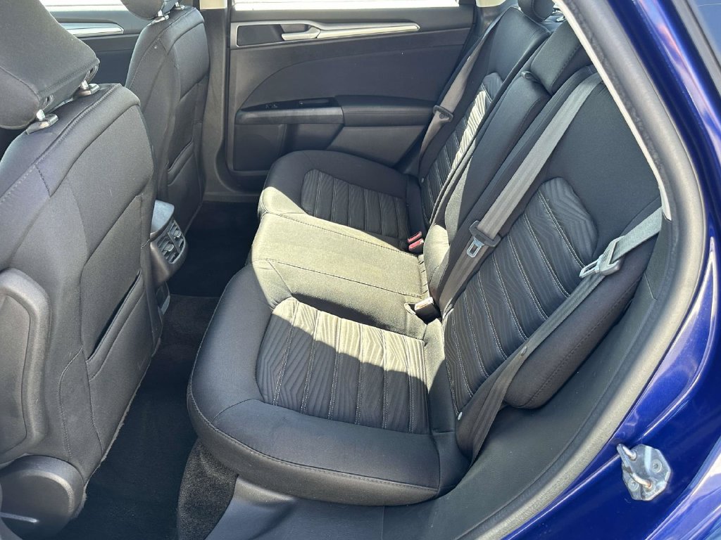 Used 2016 Ford Fusion SE FWD image 12