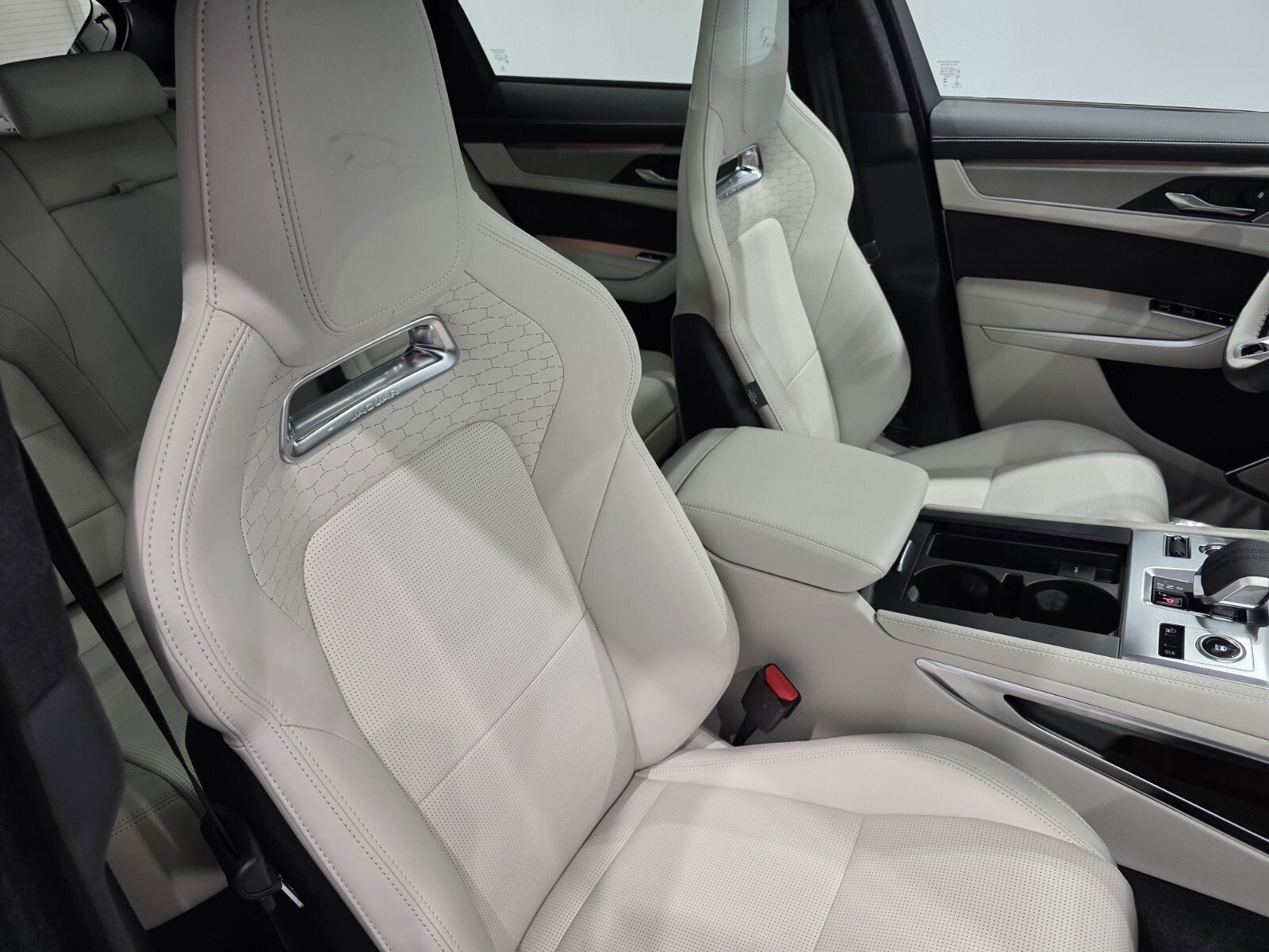 New 2026 Jaguar F-PACE R-Dynamic S AWD/4WD image 22