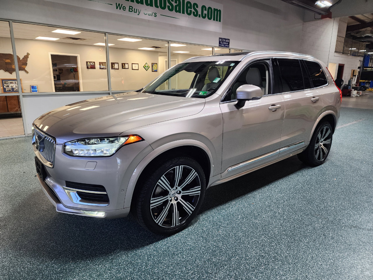 Used 2023 Volvo XC90 B6 Ultimate w/ Protection Package Premier image 2