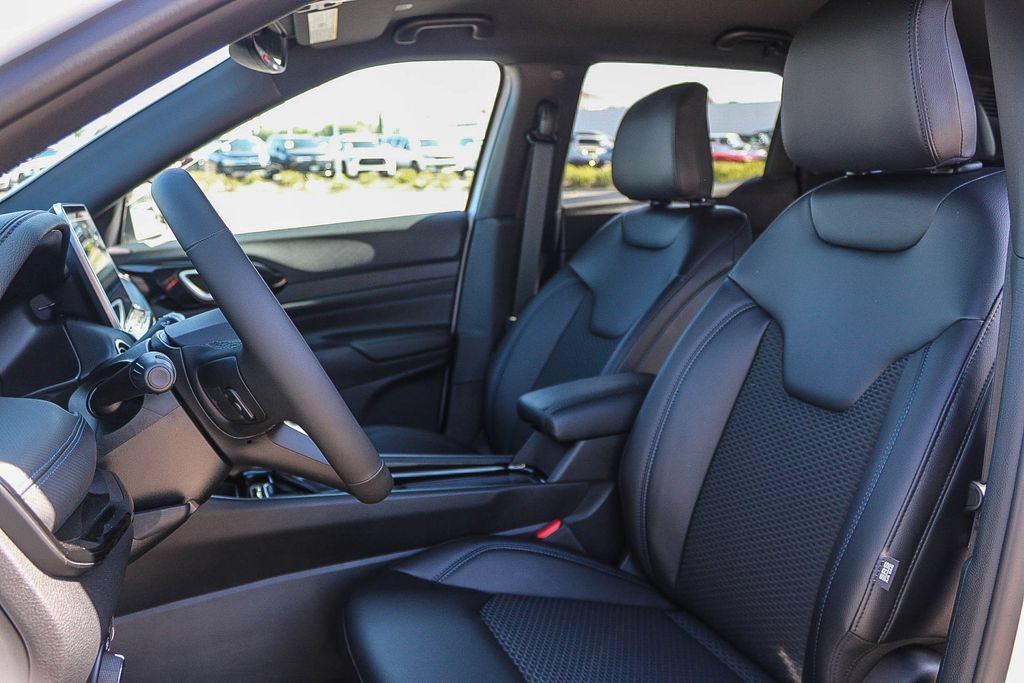 New 2026 Jeep Compass Latitude AWD/4WD image 18