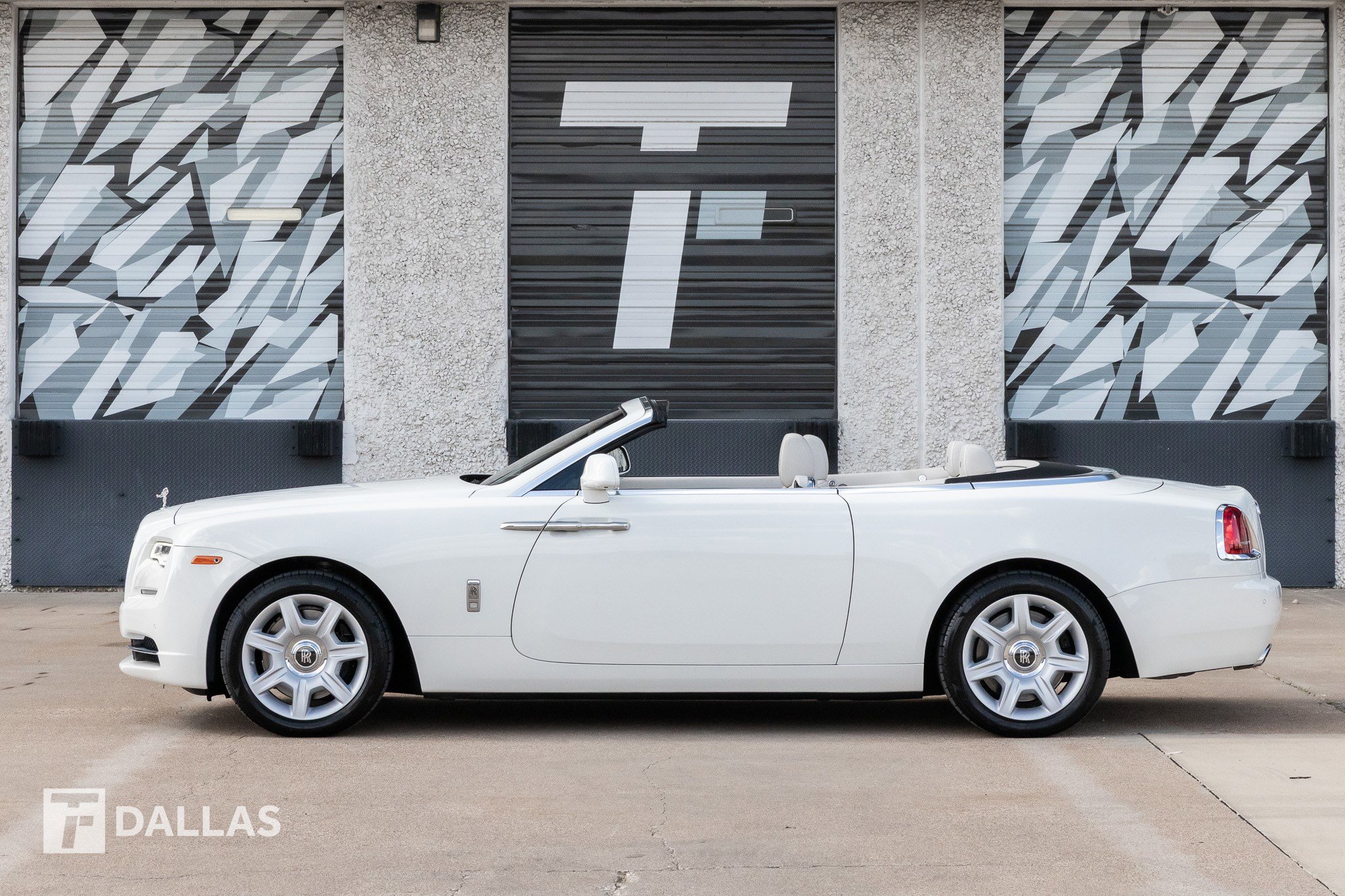 Used 2017 Rolls-Royce Dawn image 10