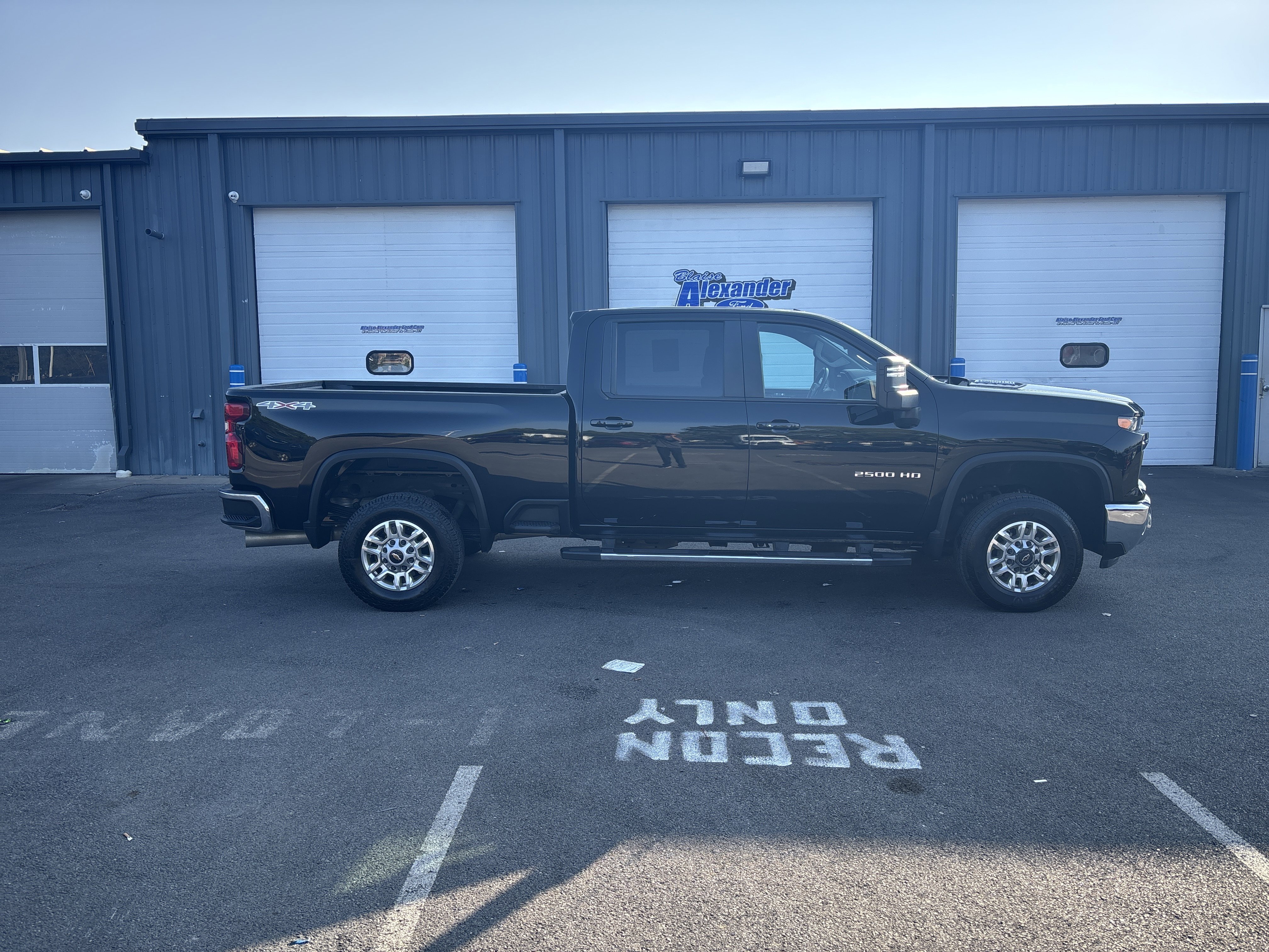 Used 2024 Chevrolet Silverado 2500 LT image 2