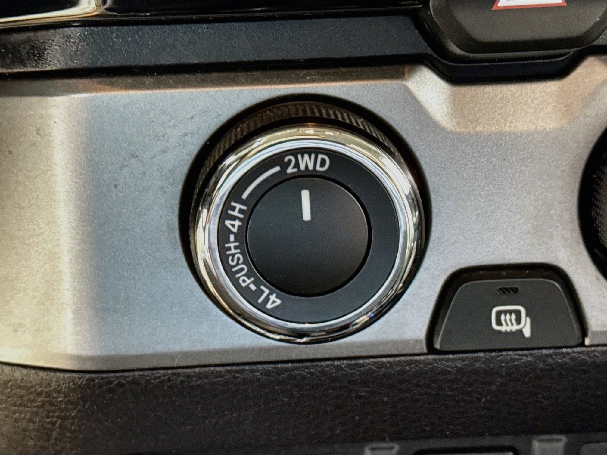 Used 2018 Toyota Tacoma SR5 AWD/4WD image 3
