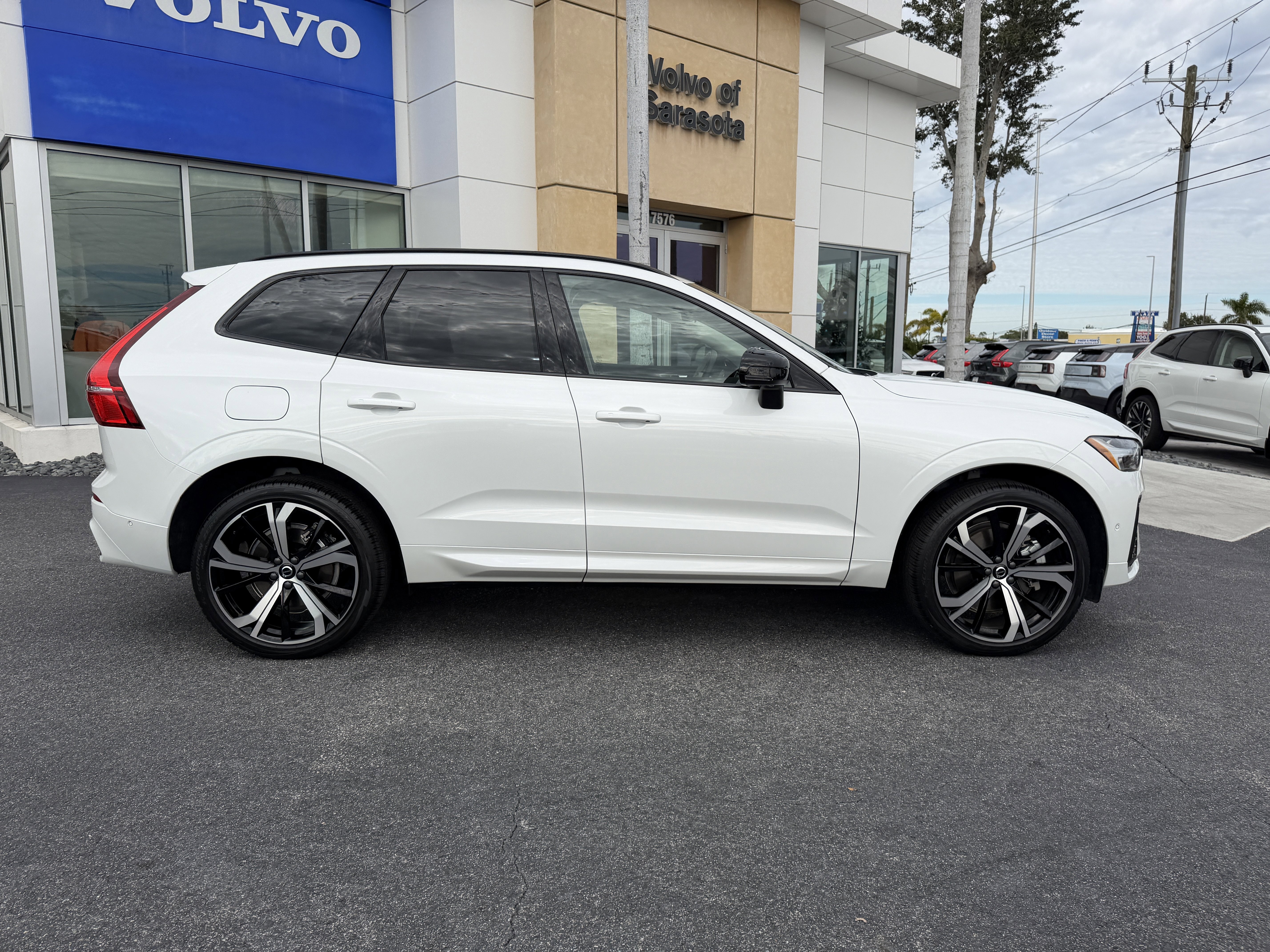 Certified 2025 Volvo XC60 T8 Ultra w/ Protection Package image 2