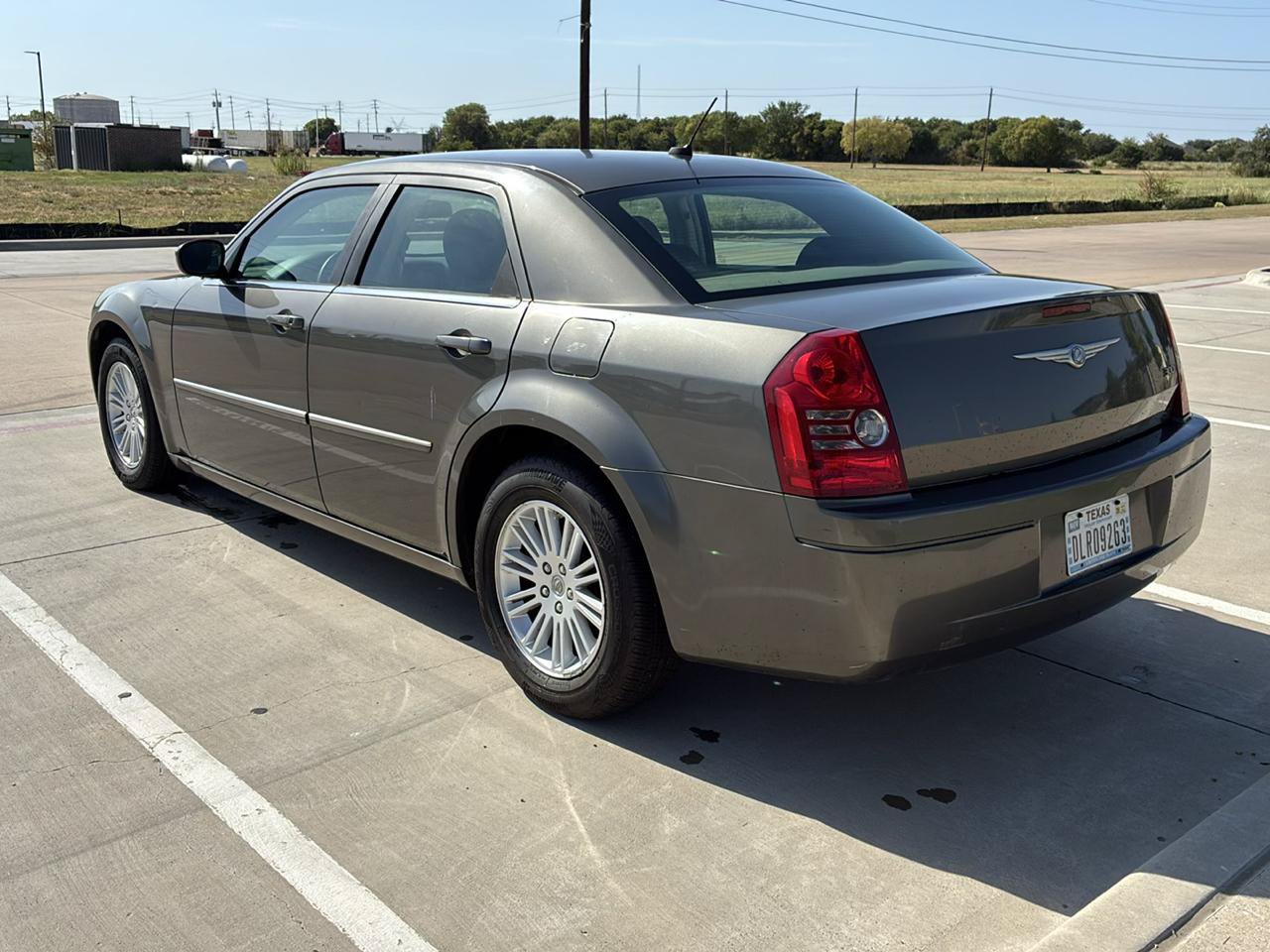 Used 2008 Chrysler 300 LX RWD image 7