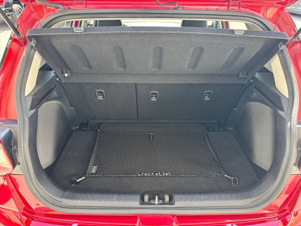 Used 2023 Hyundai Venue FWD image 3