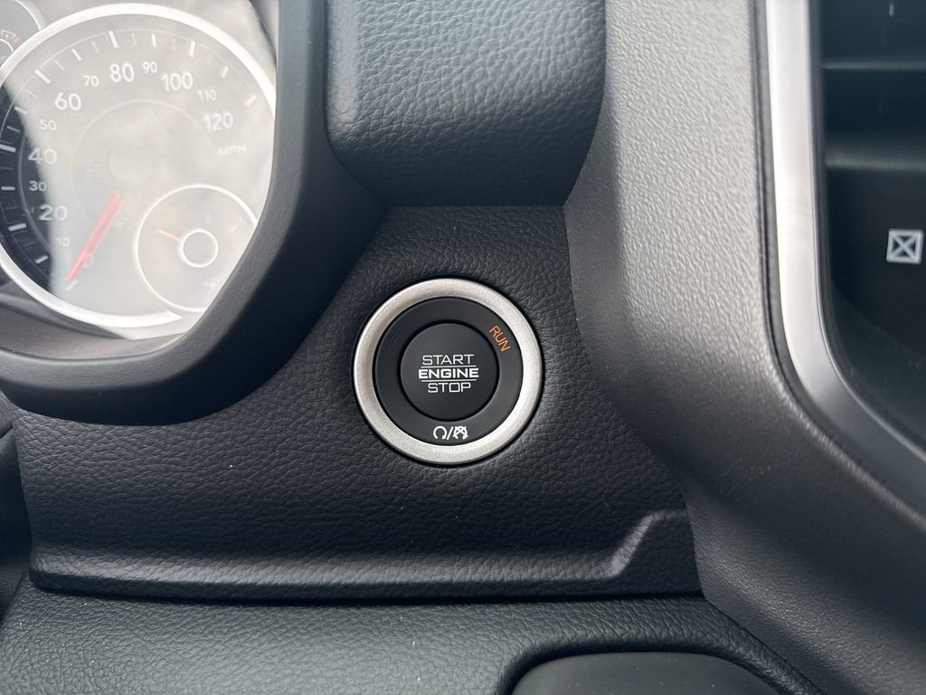 New 2026 RAM 1500 4x4 Crew Cab image 18