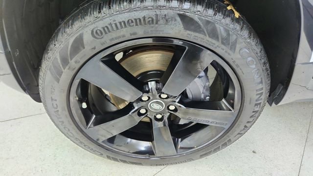 Used 2025 Land Rover Defender 90 X-Dynamic SE image 56