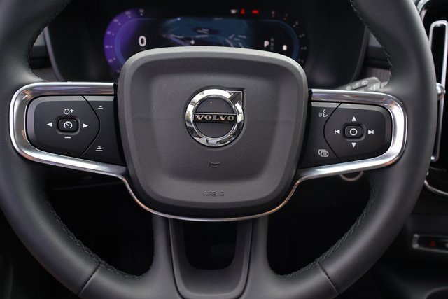 Used 2023 Volvo XC40 B5 Ultimate w/ Protection Package Premier image 19