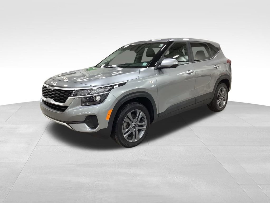 Certified 2023 Kia Seltos LX image 4