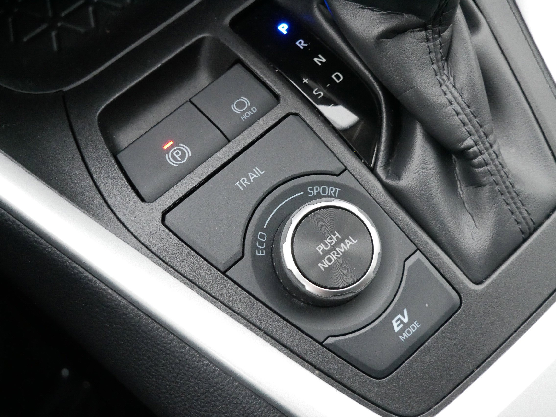 Used 2025 Toyota RAV4 LE AWD/4WD image 23