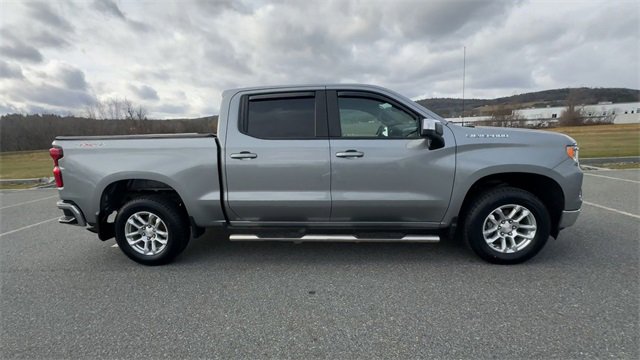 Used 2024 Chevrolet Silverado 1500 LT image 9