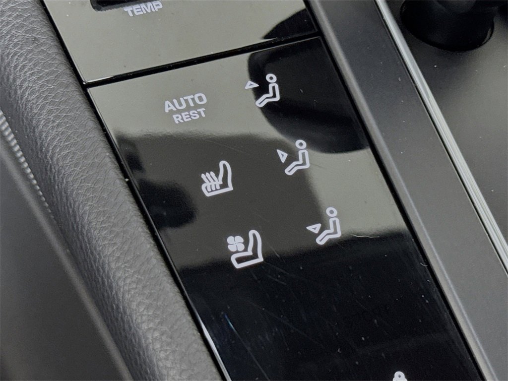 Used 2023 Porsche Macan S image 21