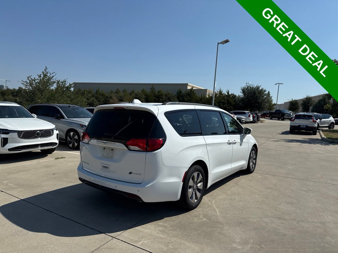 Used 2018 Chrysler Pacifica Touring-L FWD image 5