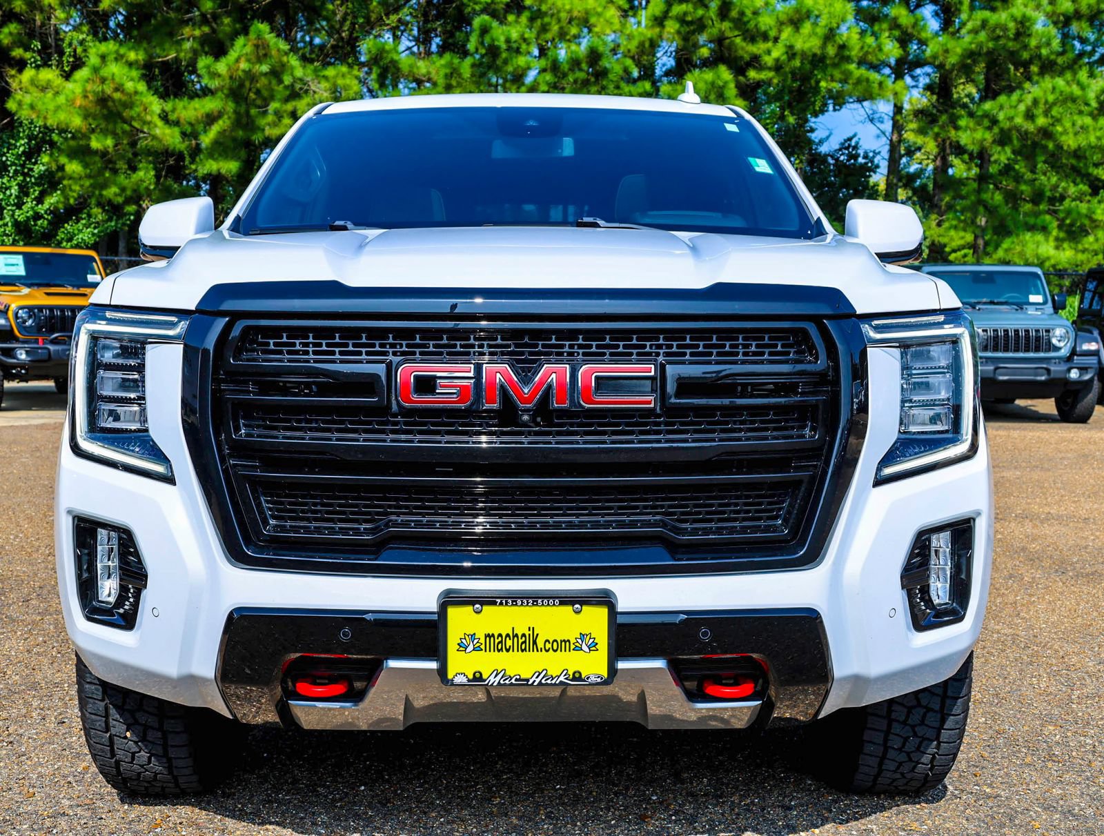 Used 2024 GMC Yukon AT4 w/ Technology Package AWD/4WD image 4