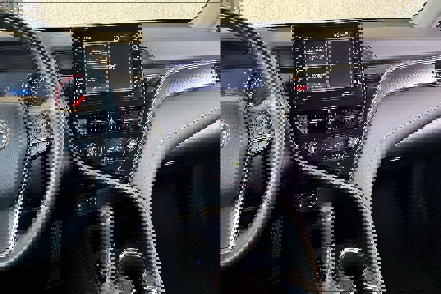 Used 2024 Toyota Camry XSE FWD image 7