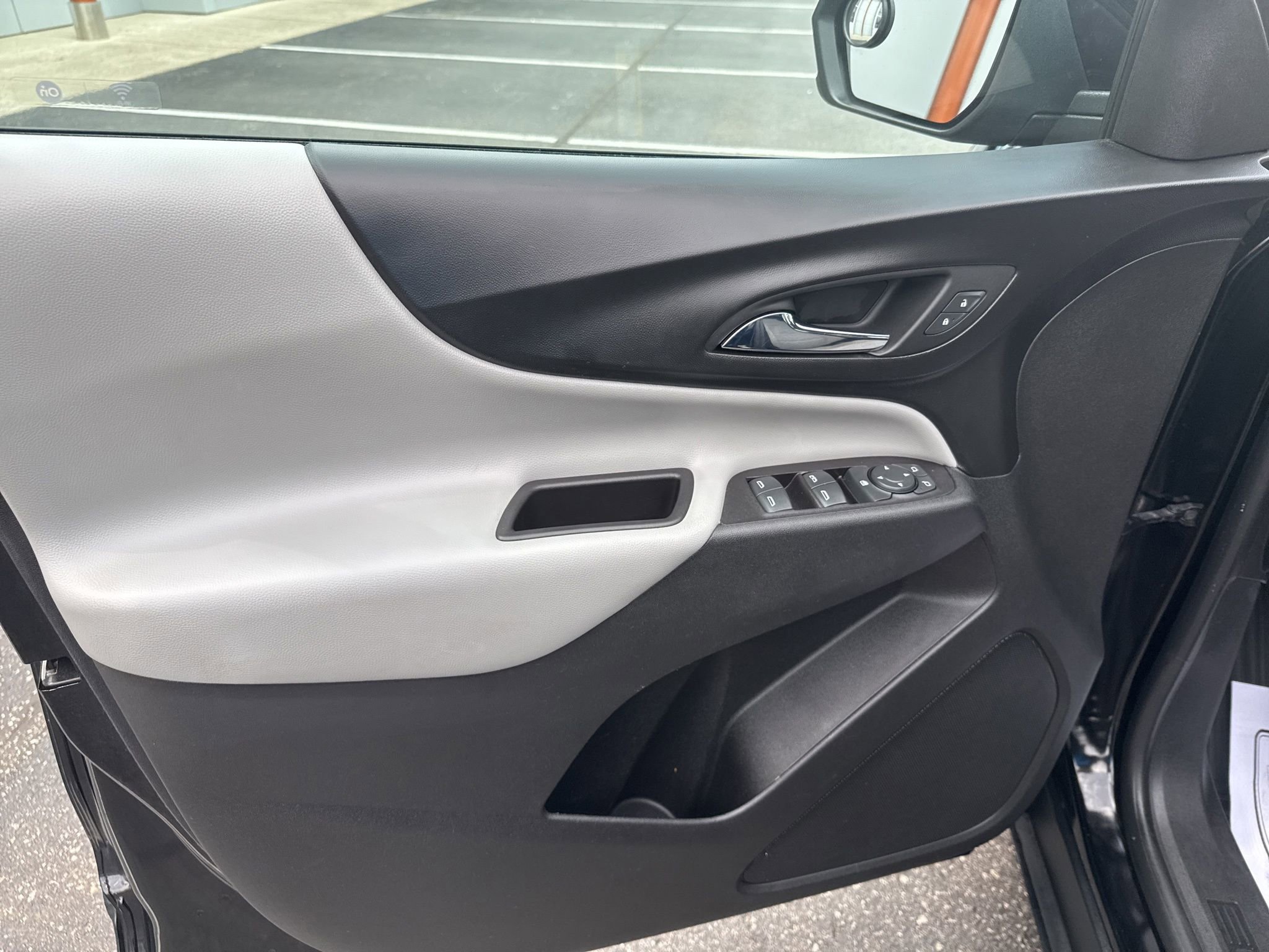 Used 2019 Chevrolet Equinox LT image 28