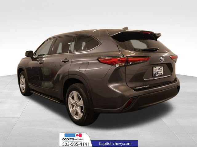 Used 2022 Toyota Highlander LE AWD/4WD image 5