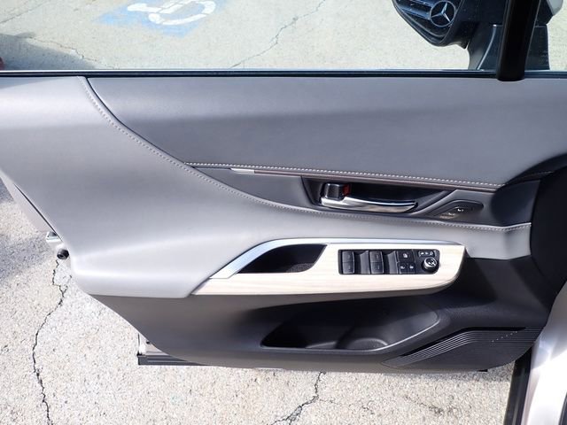 Certified 2023 Toyota Venza XLE image 20