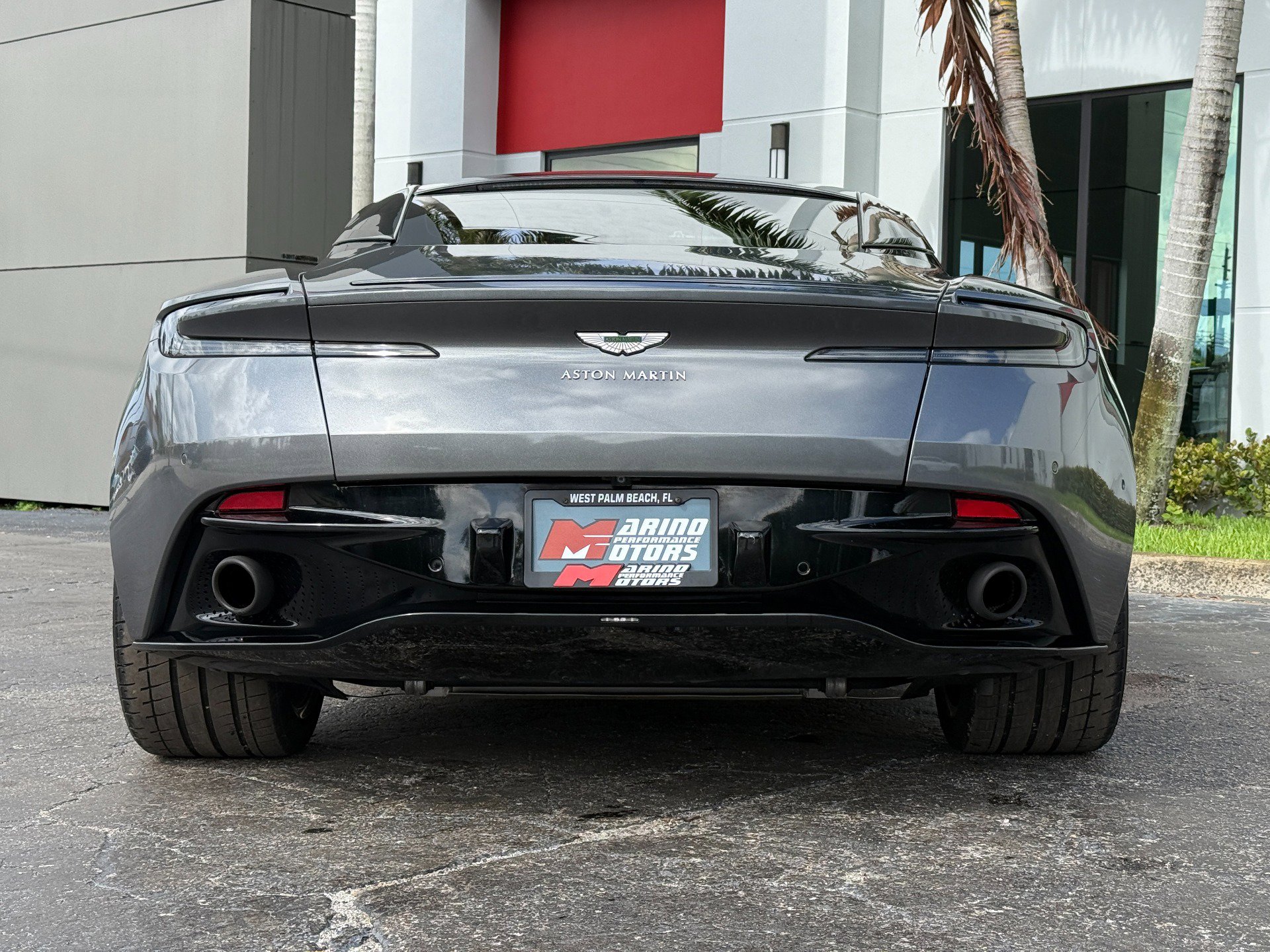 Used 2018 Aston Martin DB11 V12 RWD image 15