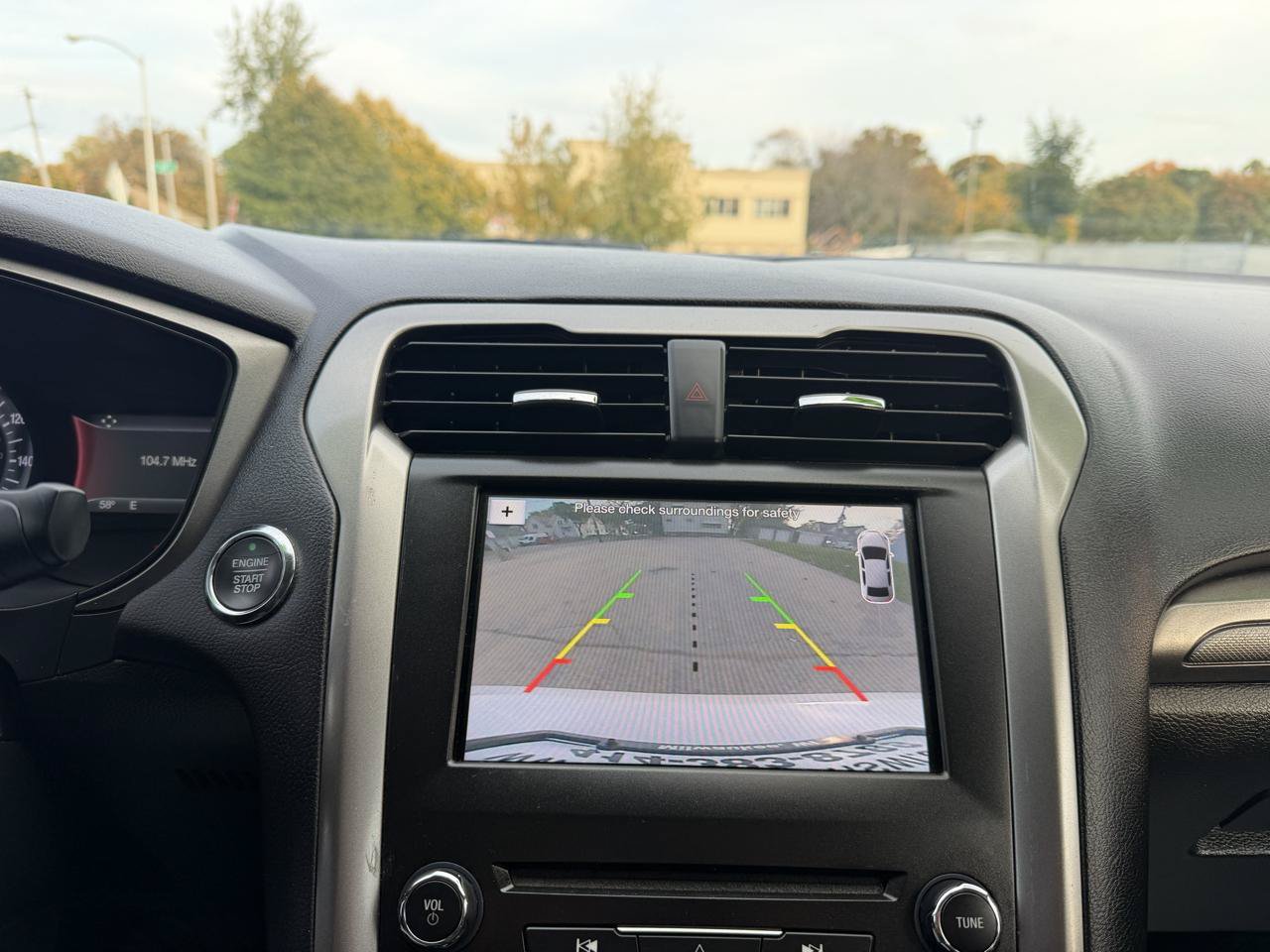Used 2018 Ford Fusion SE w/ Fusion SE Technology Package FWD image 13