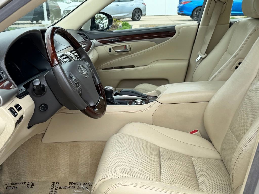 Used 2014 Lexus LS 460 AWD w/ Comfort Package image 9