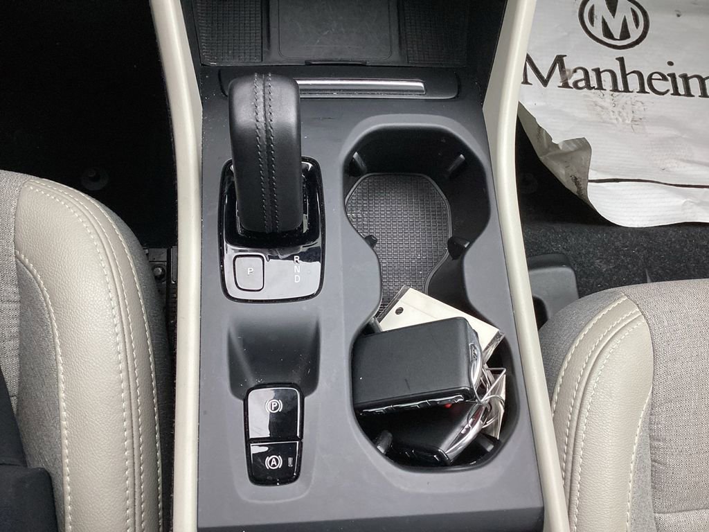 Used 2020 Volvo XC40 T5 Momentum image 23