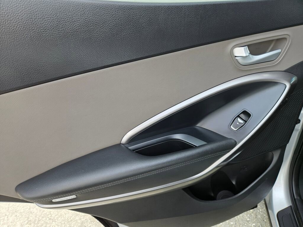 Used 2018 Hyundai Santa Fe Sport FWD image 16