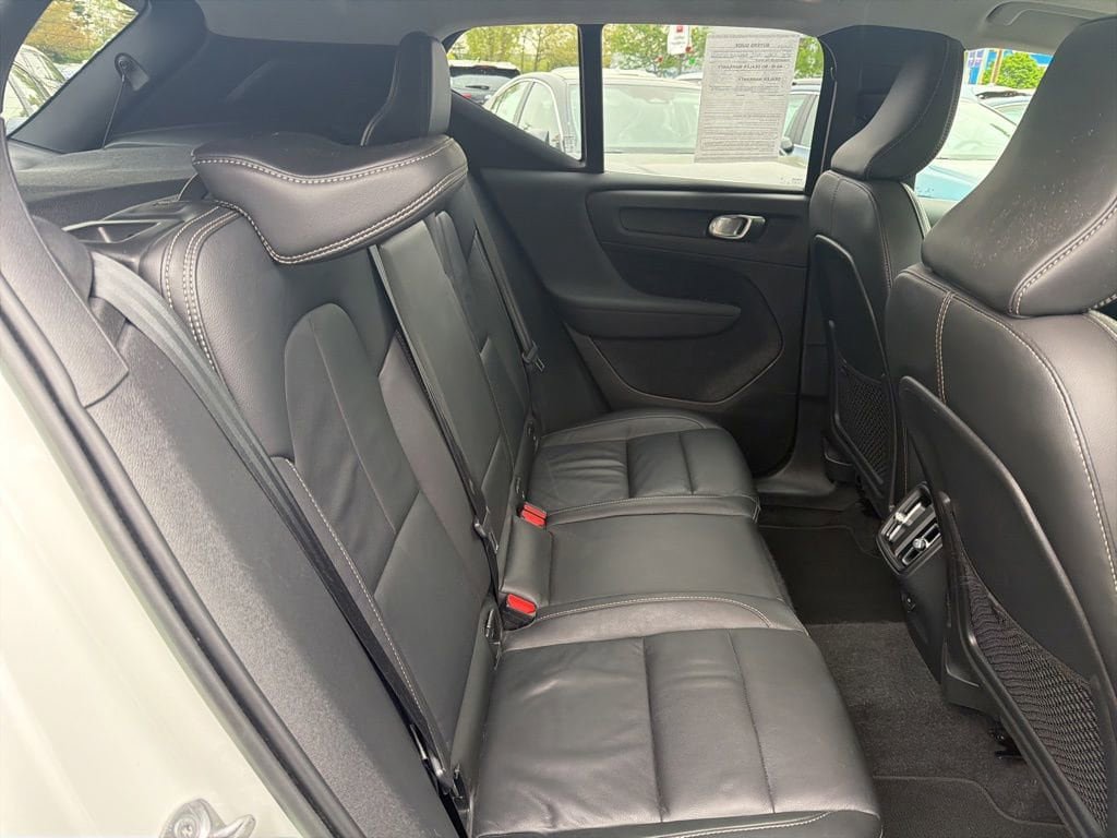 Used 2023 Volvo XC40 B5 Plus AWD/4WD image 14