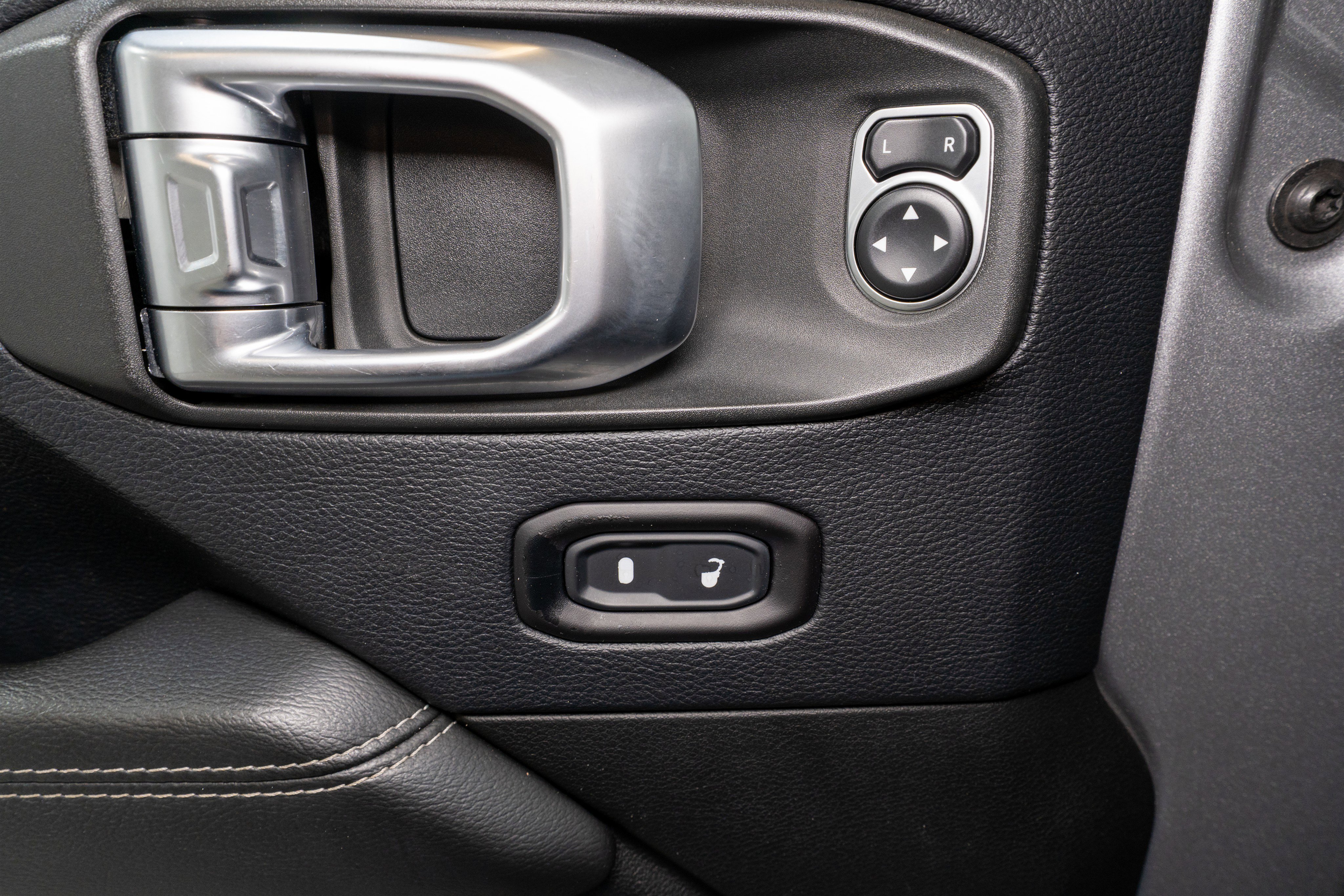 Used 2019 Jeep Wrangler Unlimited Sahara w/ LED Lighting Group image 13