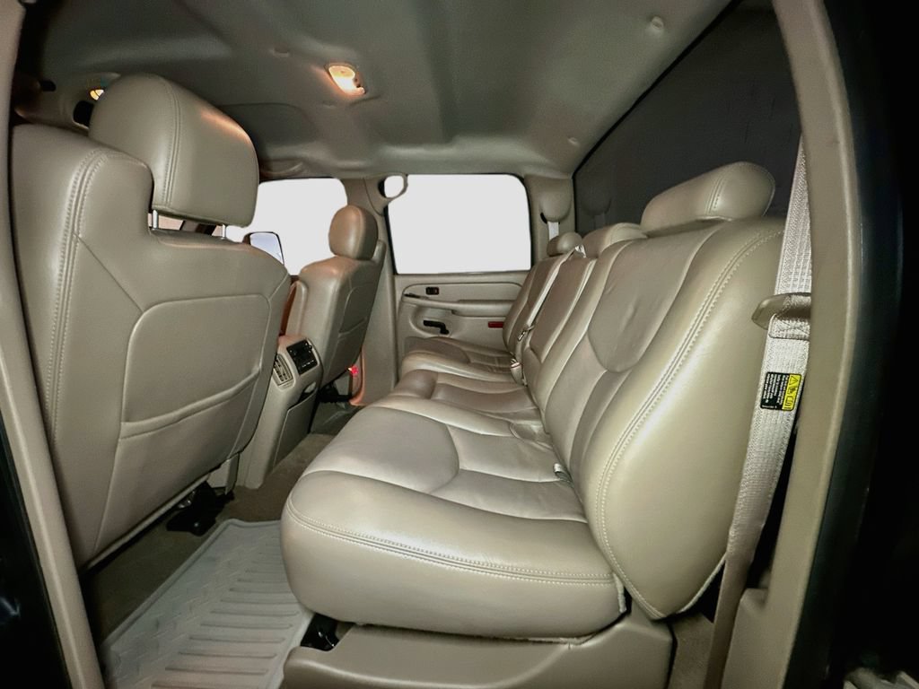 Used 2007 GMC Sierra 3500 SLT w/ Heavy-Duty Power Package AWD/4WD image 28