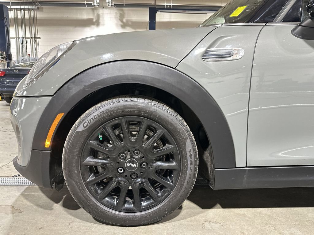 Used 2019 MINI Cooper 4-Door Hardtop image 19