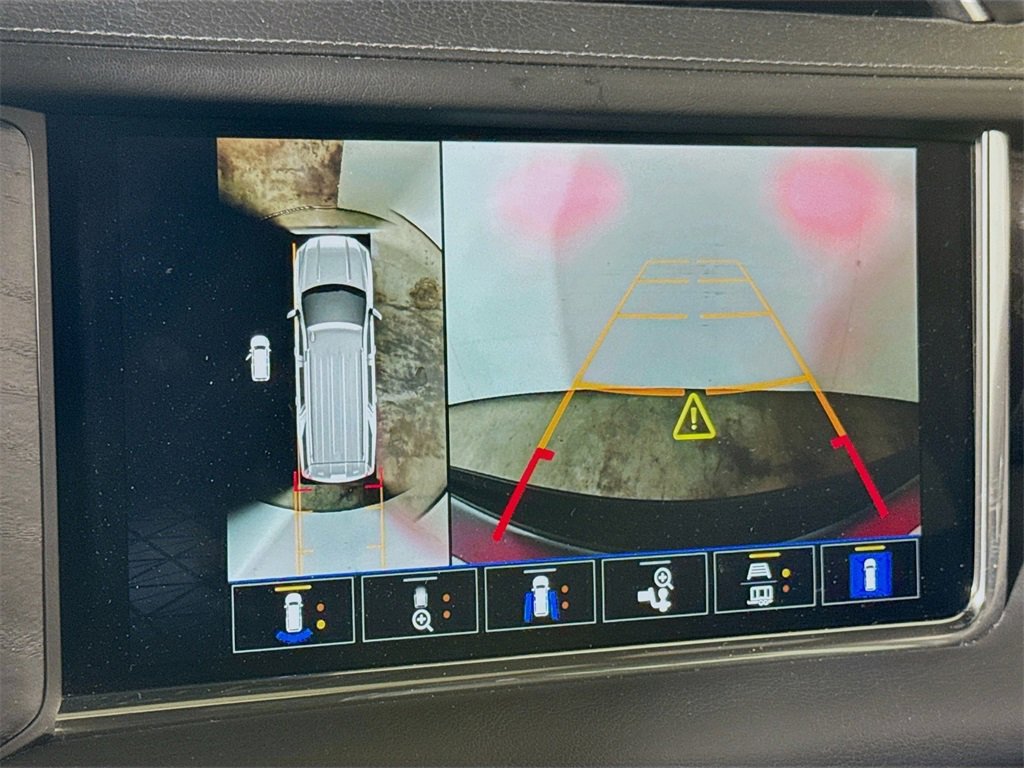 Used 2023 GMC Yukon XL Denali image 12